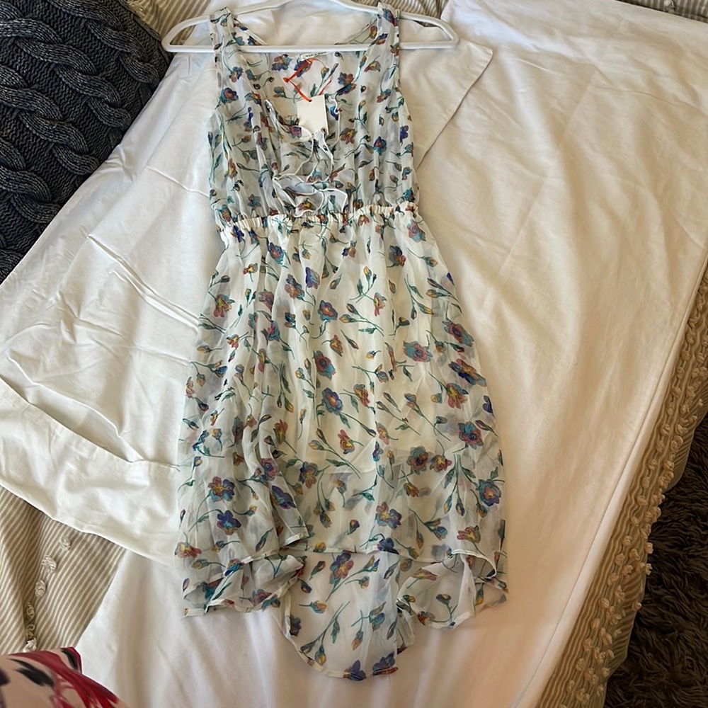 Floral Flowey dress NEVER WORN. Tags still on!